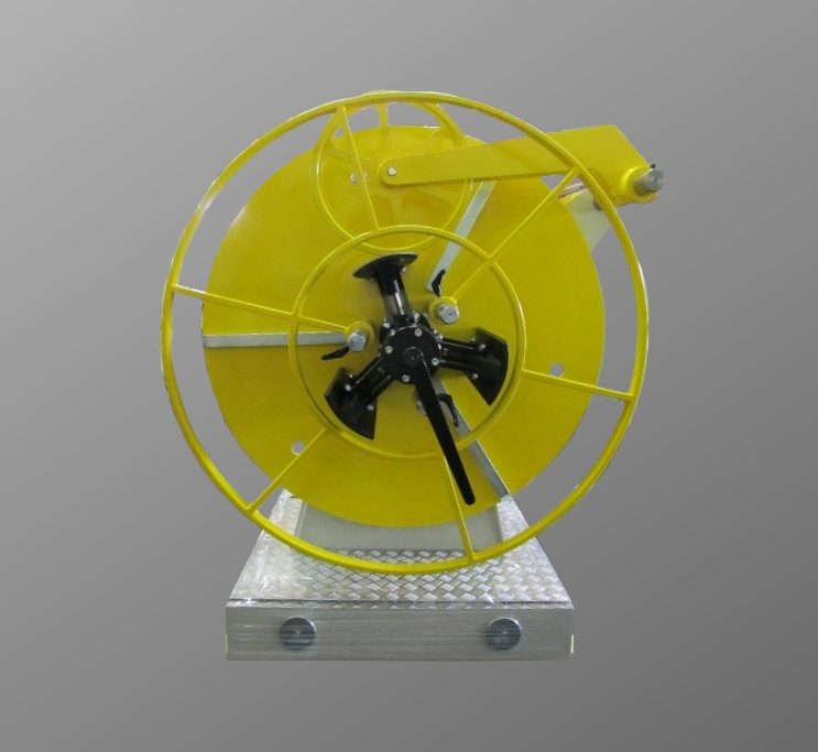 Abwickelhaspel mit Antrieb, Modell NO6-360C-APs-HQm Abwickelhaspel 600 Kg Tragkraft mit Antrieb, Kegelradspreizung, Schmalband-Andruckarm und manueller Haspelverfahrung