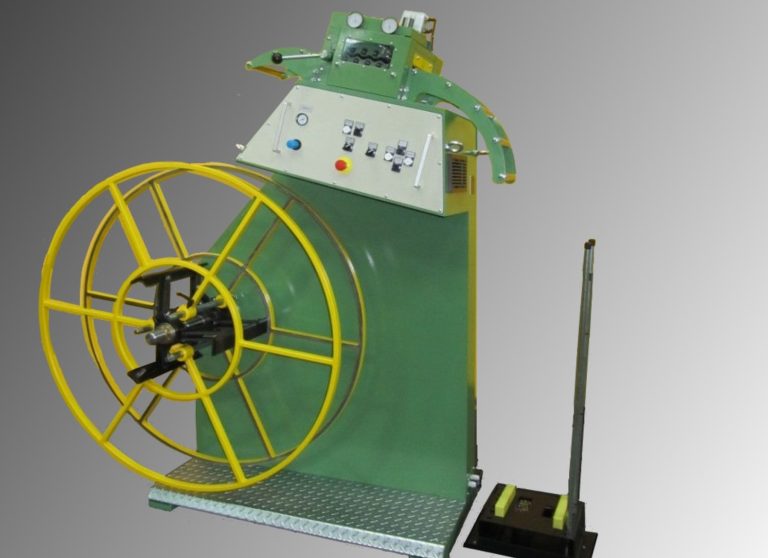 Haspel-Richtkombination. 300 kg Tragkraft mit 7 Richtrollen ᴓ 32mm für 250 mm Bandbreite.