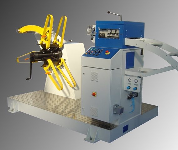Richtmaschine Modell R63-500-9-PZ-EM Richtmaschinen mit 9 Richtrollen ᴓ 63 mm. Manuelle Blockwalzenzustellung. Frequenzgeregeltem Antrieb und pneumatischer Zugwalzenpressung